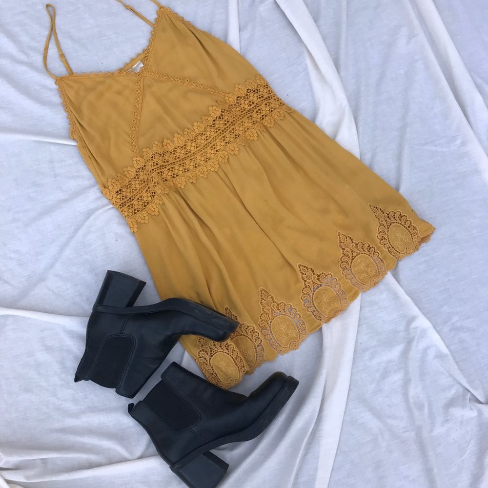 H&M Lace shift dress